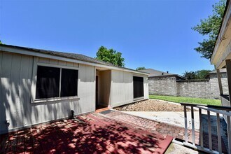 Building Photo - 16222 Queensdale Dr