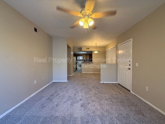 Building Photo - 4925 E Desert Cove Ave