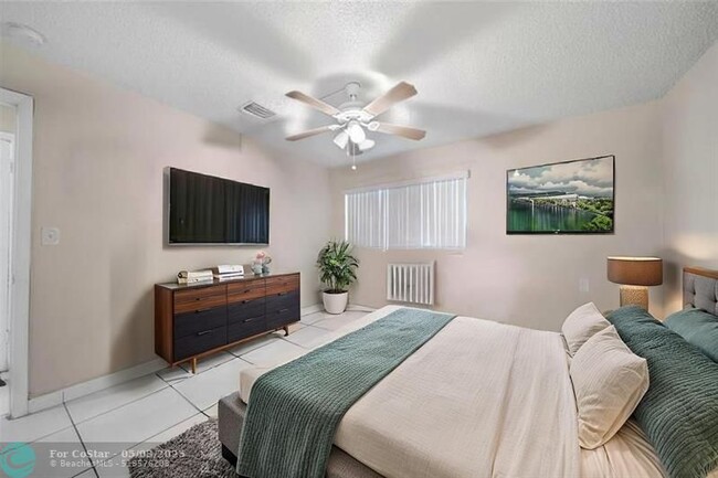 Foto del edificio - 4360 Riverside Dr