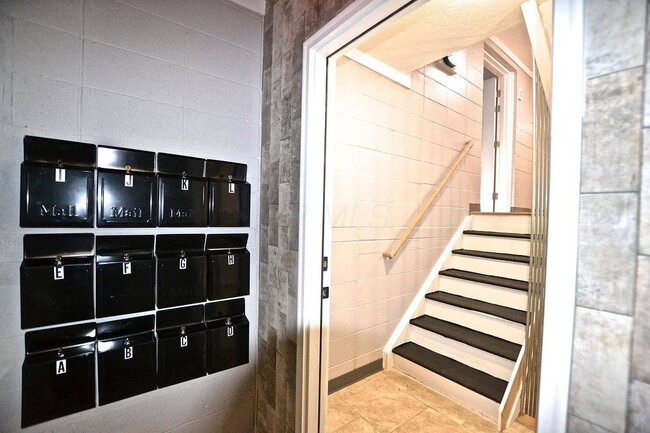 2 door security Entry - 1580 E Mound St