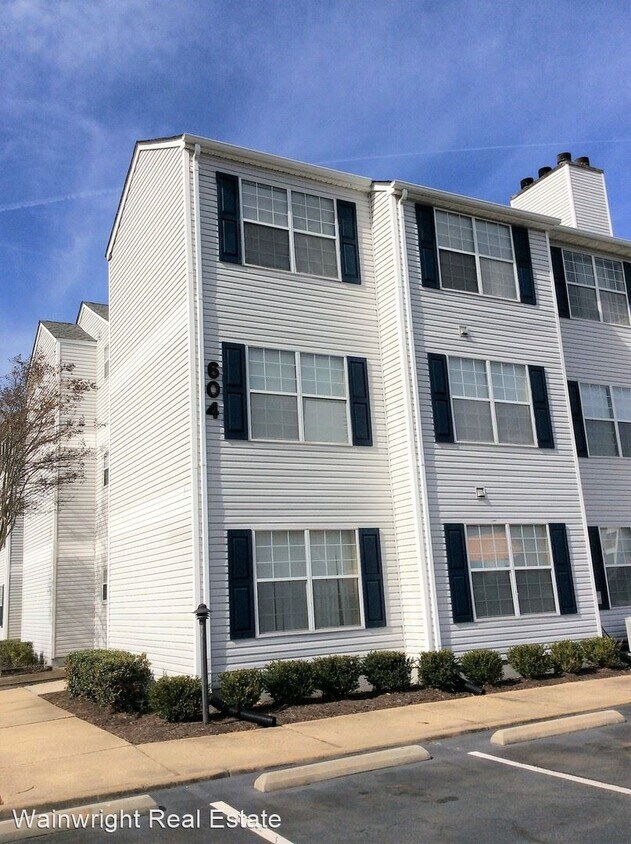Foto principal - 2 br, 2 bath House - 604 Shoreham Court #204