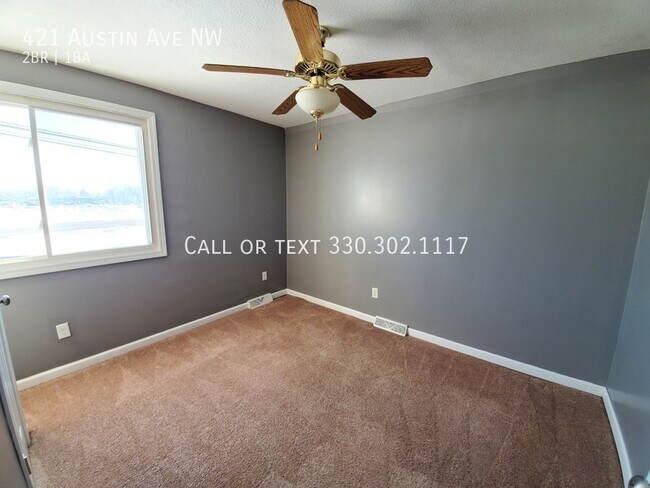Building Photo - Two bedroom one bathroom townhouse for ren...