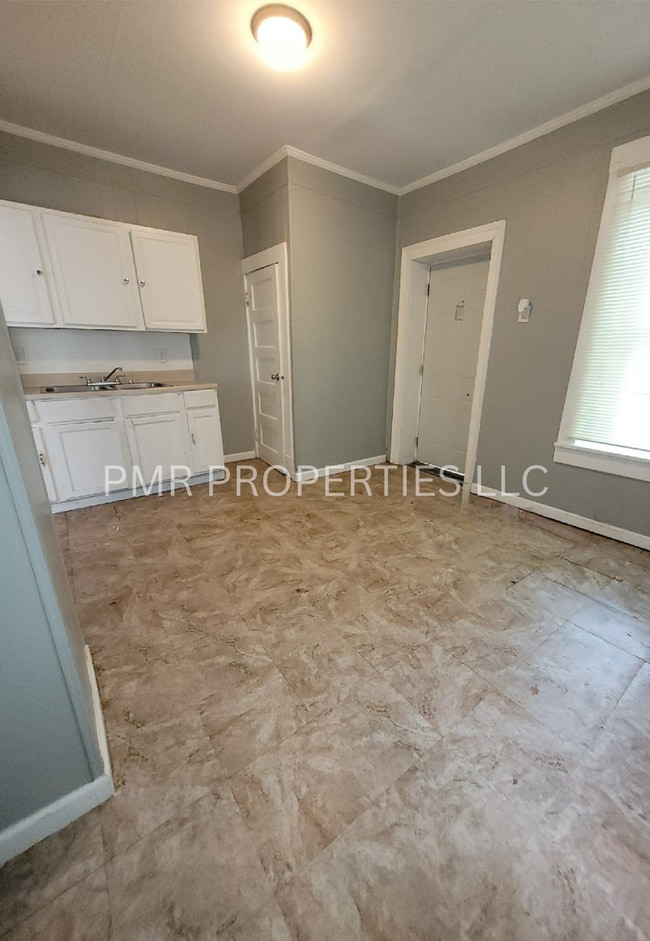 Building Photo - 1821 S 11th St