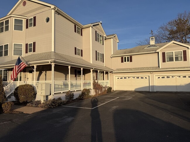 Building Photo - 437 N Main St