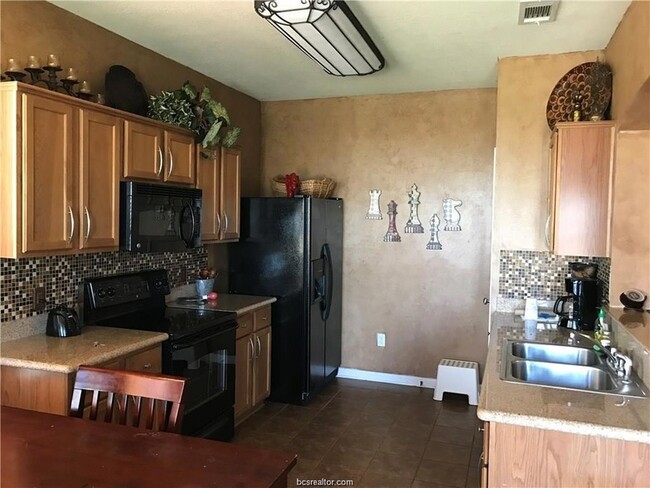 Building Photo - 2931 McLaren Dr