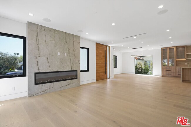 Foto del edificio - 1161 Stearns Dr