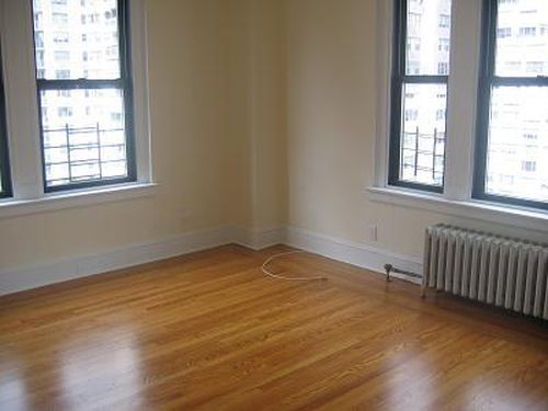 Building Photo - 210 E 68TH St