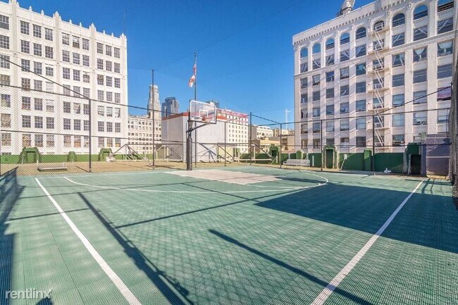 Building Photo - 716 S Los Angeles St