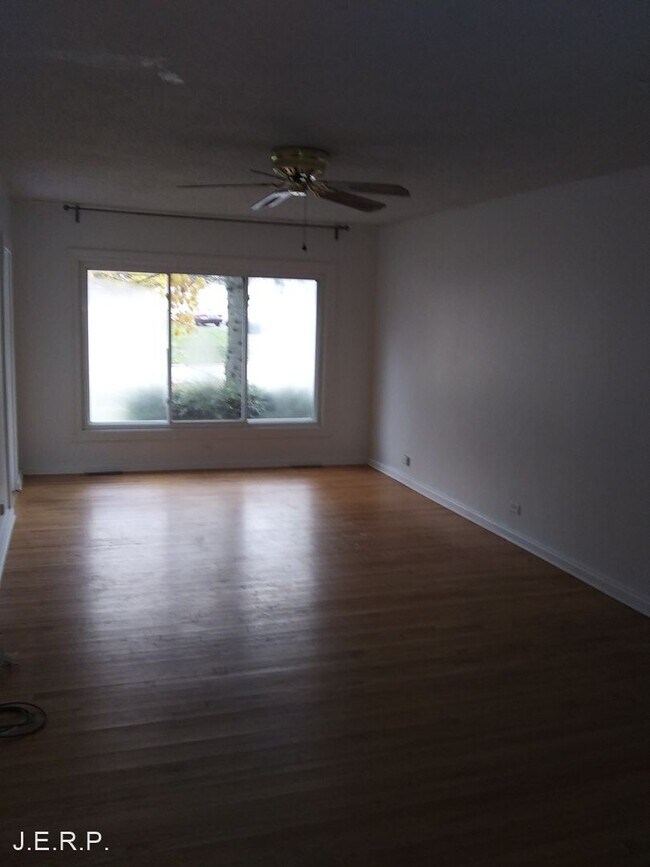 Building Photo - 2 br, 1 bath House - 120 S. Park St. - Unit-1