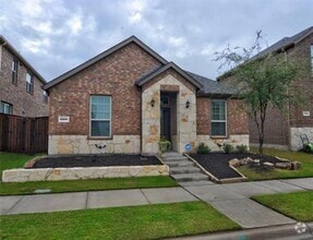 Building Photo - 2209 Miramar Dr