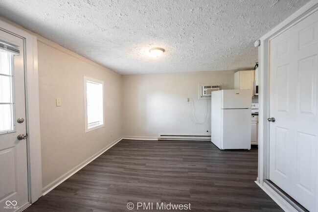 Foto del edificio - 2142 W US Hwy 40