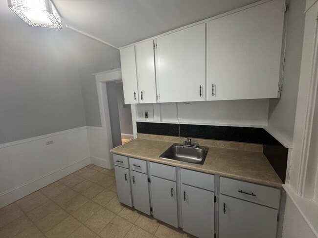 Building Photo - 237 High St