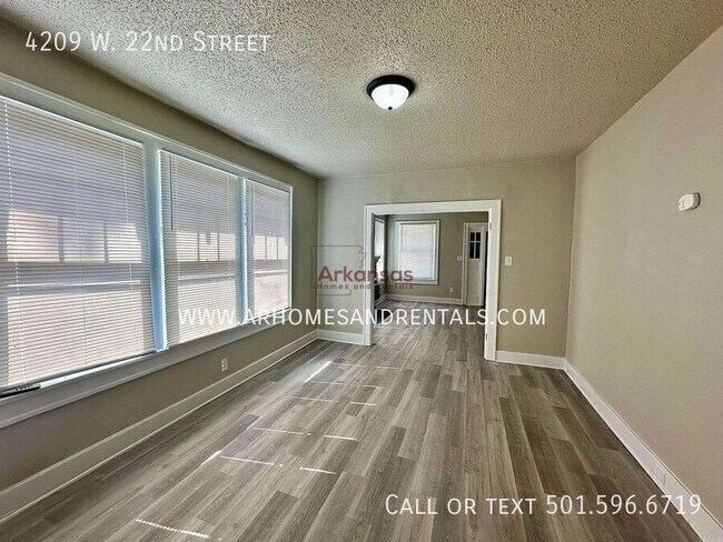 Foto del edificio - 4209 W 22nd St