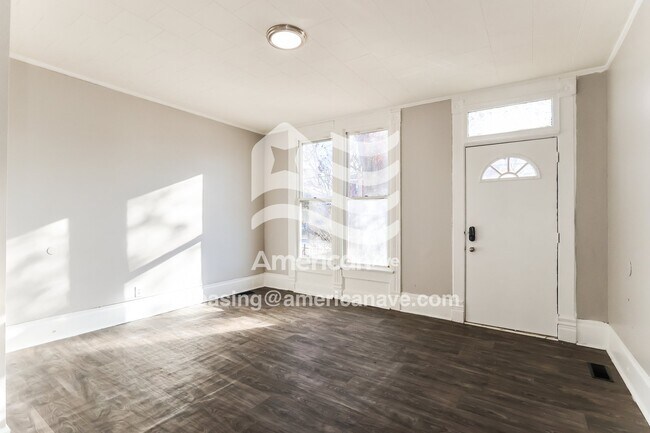 Foto del edificio - 2327 Duncan St