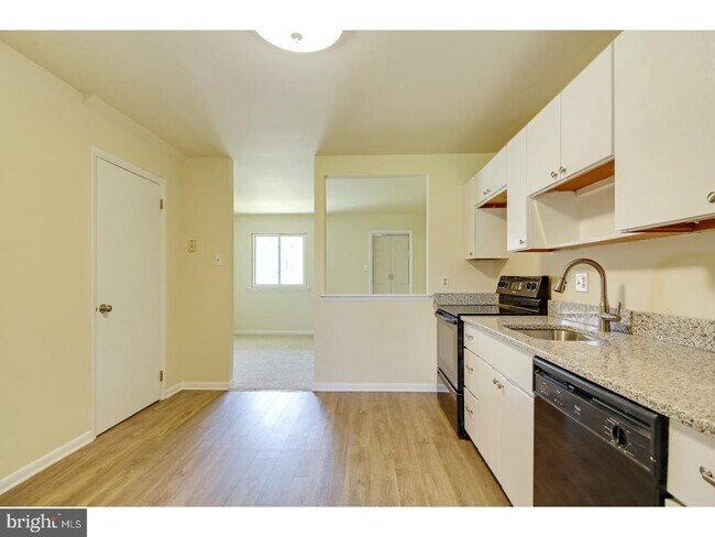 Building Photo - 207 Josephs Way