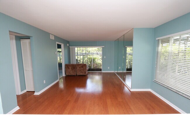 Building Photo - 2207 San Marco Rd