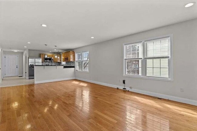 Building Photo - 23 Vaughan St