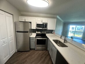 Building Photo - 2568 Woodgate Blvd