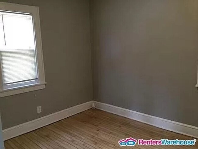 Building Photo - 3 Bedroom Single House Available for 8/1