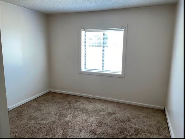Building Photo - Spacious, three bedroom apartments in safe...