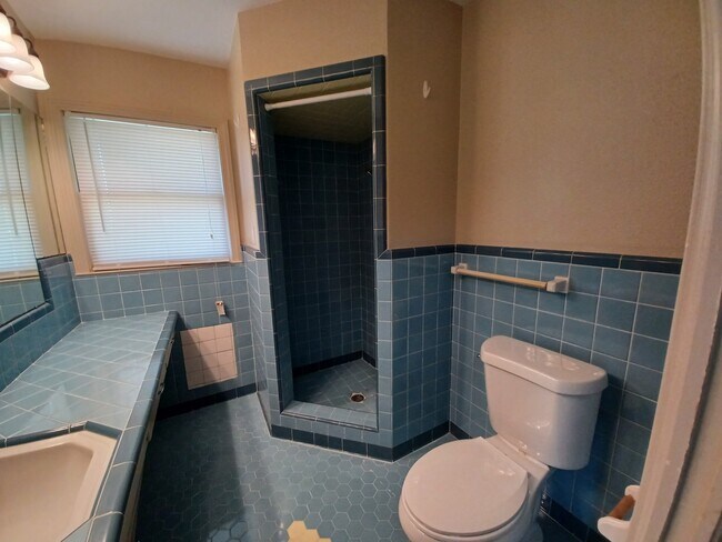 Building Photo - 247 Ocean View Pl