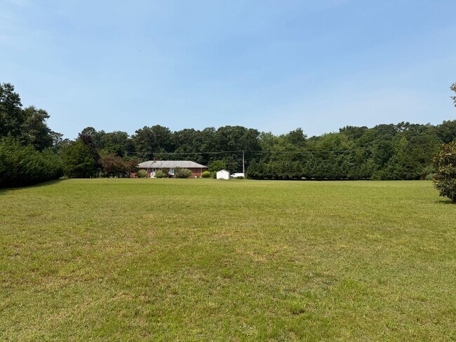 Building Photo - Move-In Ready 3-Bed, 2.5-Bath Home with a Beautiful Big Yard in Peaceful Jackson, NJ