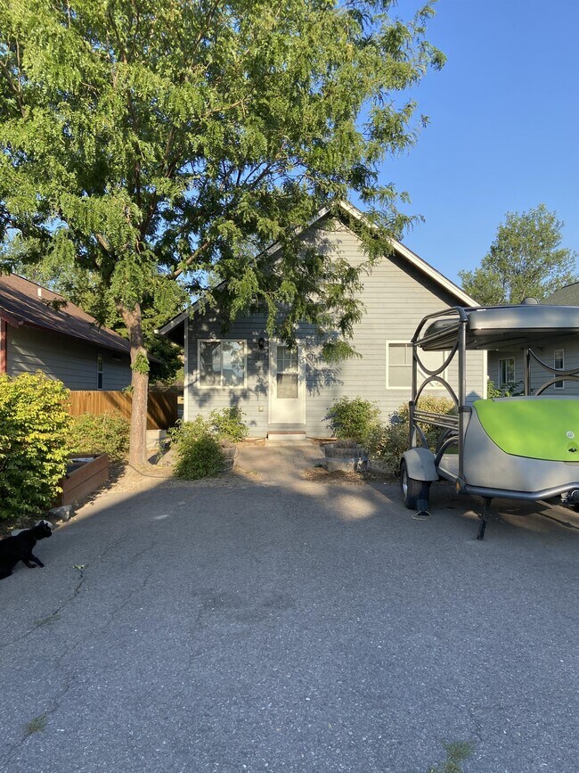 Foto del edificio - 4863 Sonoma St