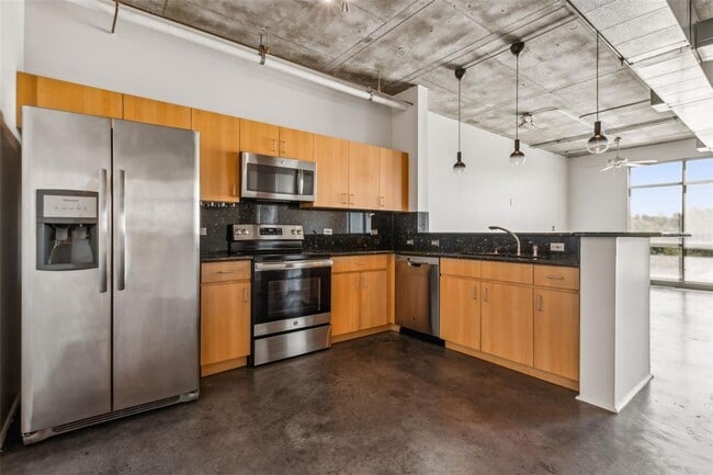 Building Photo - 10 N Summerlin Ave
