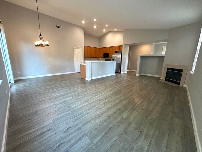 Foto del edificio - Single Story 3 bed, 2 bath in Brentwood Garin Ranch