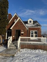 Building Photo - 9400 Lakepointe St