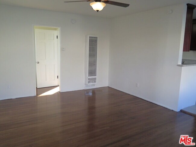 Foto del edificio - 833 N Kingsley Dr