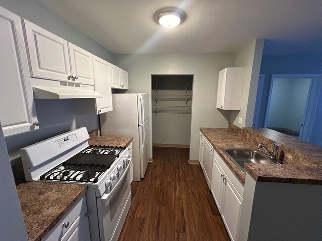 Building Photo - 2 bed 2 Bath