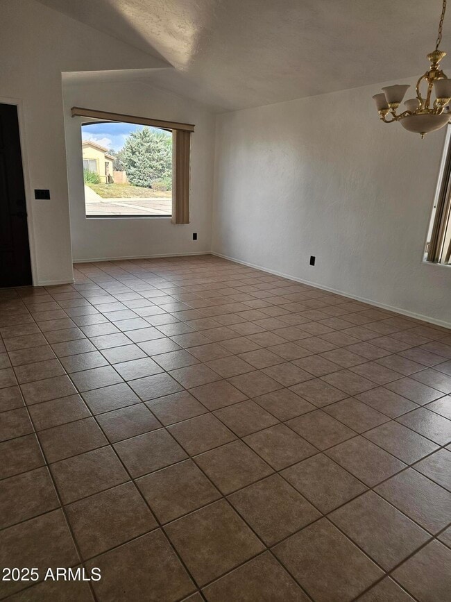 Building Photo - 2311 Skyview Dr
