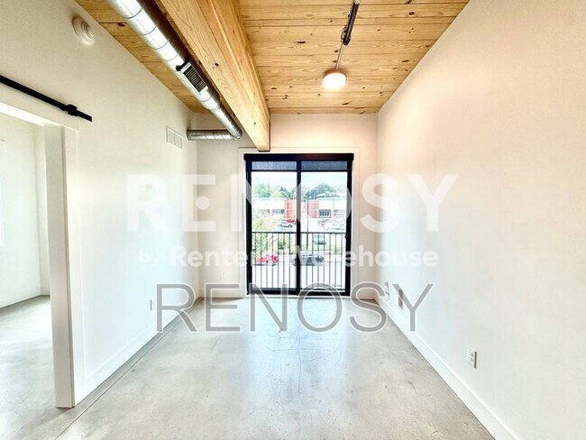 Building Photo - 2701 Ingersoll Ave