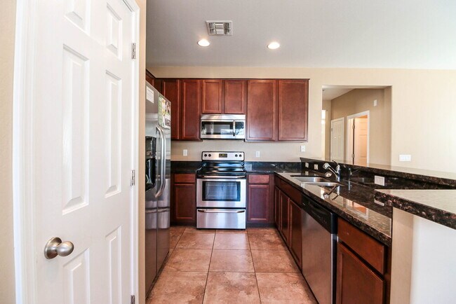 Building Photo - 7826 S 50th Dr
