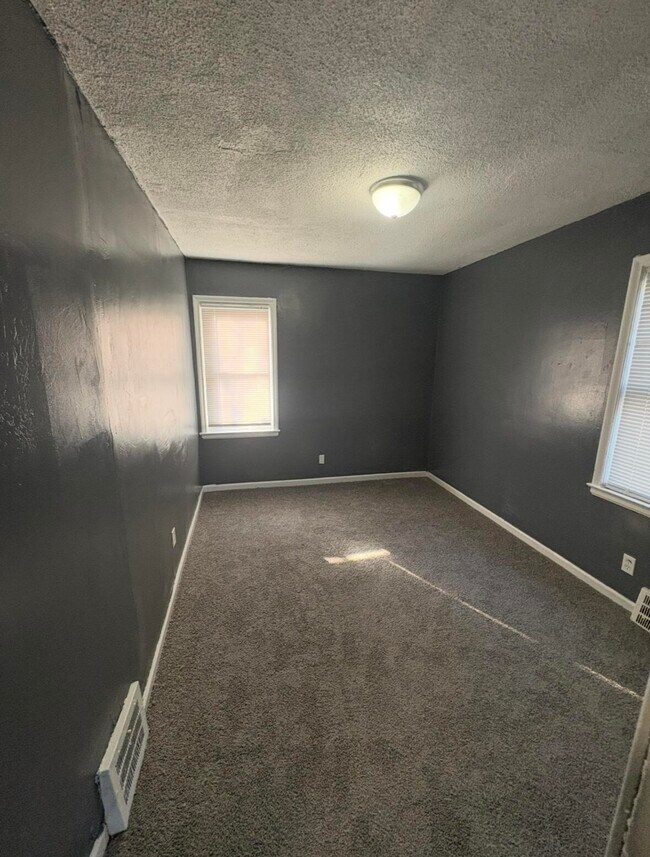 Foto del edificio - 15714 Novara St