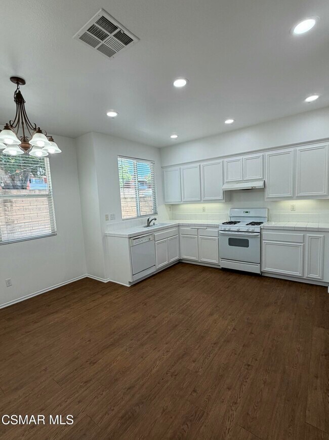 Foto del edificio - 1719 Watercrest Way