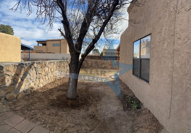 Building Photo - 2 bed, 2 bath townhome