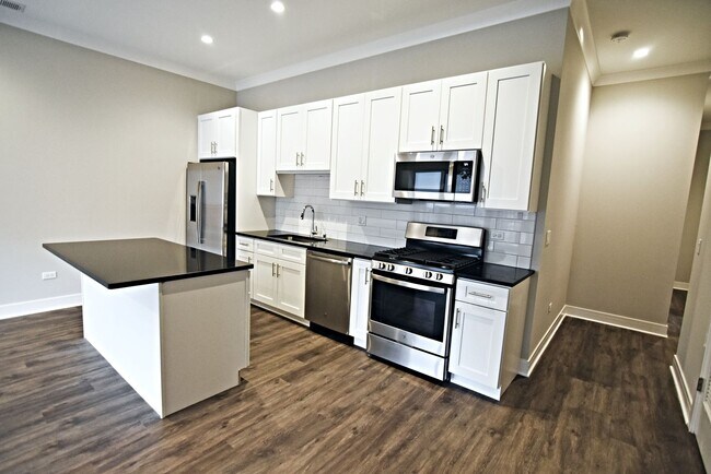 Photo - 957 W Irving Park Rd Apartment