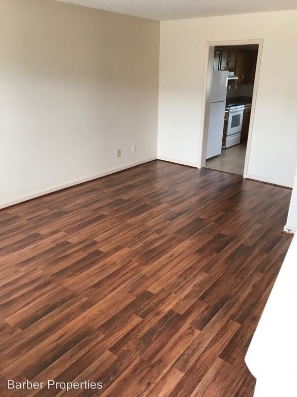 30 Carriage Ln Unit 8, Oxford, AL 36203 Room for Rent in Oxford, AL