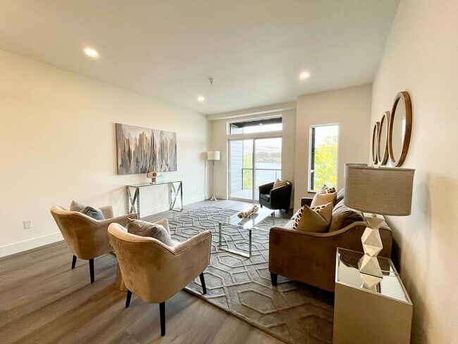 Foto del edificio - 3785-3787 Klindt Dr