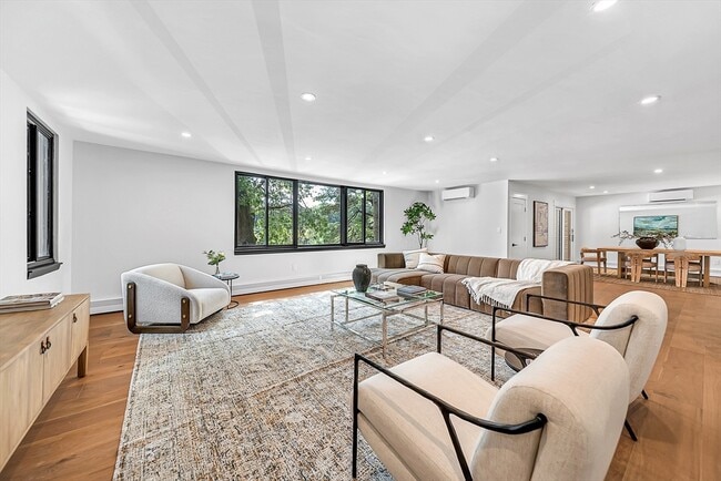 Building Photo - 935 Washington St