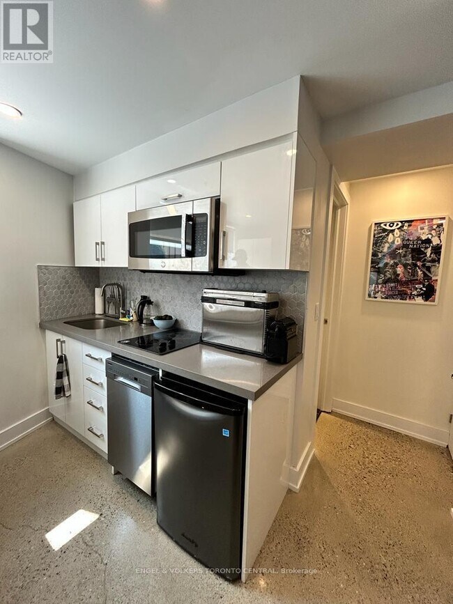 Photo du bâtiment - 1553 Bloor St W