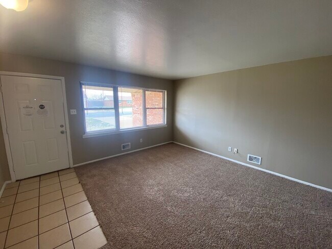 Foto del edificio - 3 bed 2 bath, 1 car garage