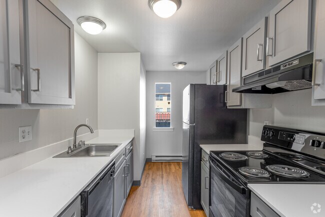 2BR, 1BA - 844SF - Serrano Apartments