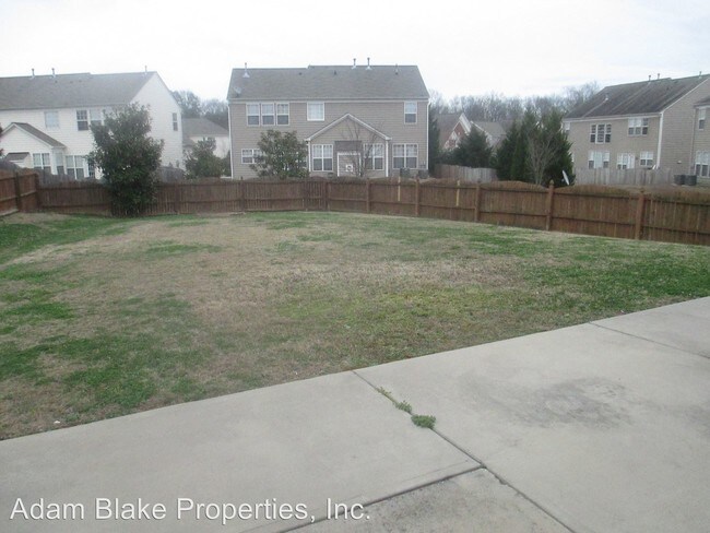 Building Photo - 2428 Red Birch Dr