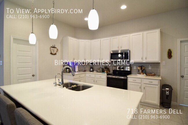Building Photo - **3 Bed, 2 Bath Home with Inground Pool/Ho...