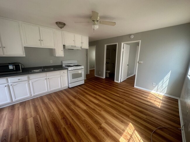 Building Photo - 4554 N Lakewood Blvd