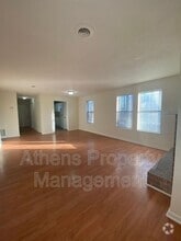 Building Photo - 131 Pinehurst Ct
