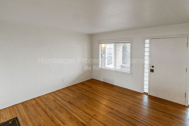 Building Photo - 11 E Rich Ave